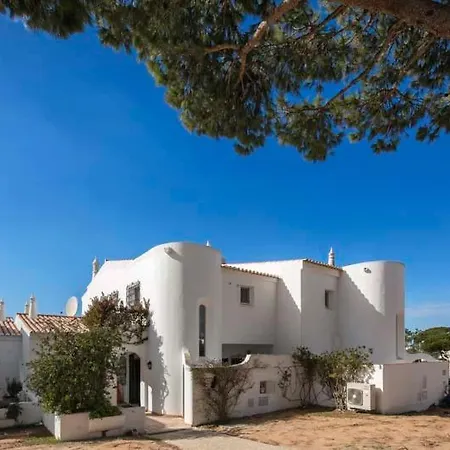 Sleeps 6 Pool Air Con Wifi
