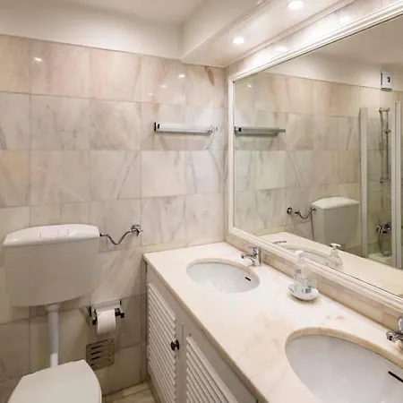 Sleeps 6 Pool Air Con Wifi * 발도로보